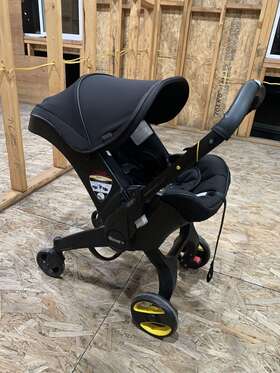 Doona 895231702184 Car Seat And Stroller Used Midnight Black Special Edition