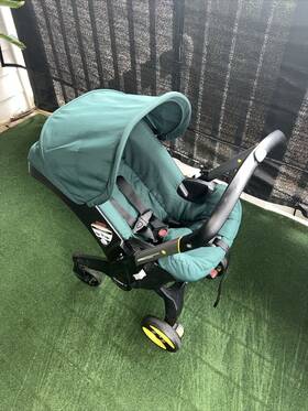 Doona 897055668219 Car Seat And Stroller Pre Owned - Racing Green With Cover